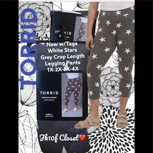 LOWEST🌟NWT TORRID 3X (22-24) GREY w/WHITE STARS CROP LEGGING PANTS